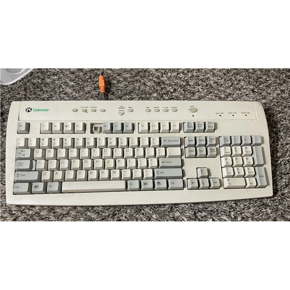 VINTAGE GATEWAY Gray and White WIRED Full-Size Keyboard with Numeric Keypad